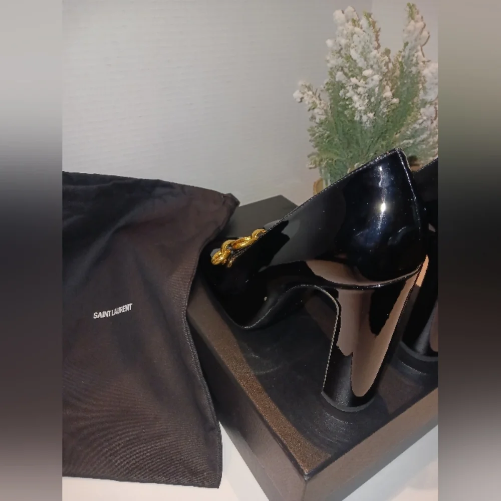 NWT Saint Laurent - Vernice Grupy Black Patent Leather Pumps
